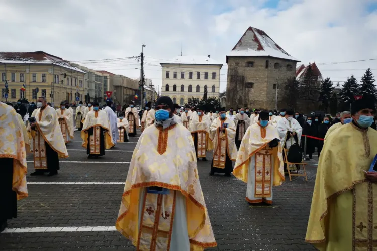 VIDEO de la Slujba de Înmormântare a Episcopului Florentin Crihălmeanu