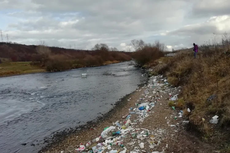 Scrisoare către Boc, Pivariu și Tișe pentru a salva Someșul de gunoaie! În Florești este iarăși rampă clandestină - FOTO