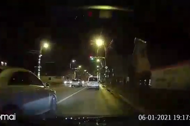 Șofer cu Mercedes, dezorientat pe Traian Vuia, face șicanări în trafic - VIDEO