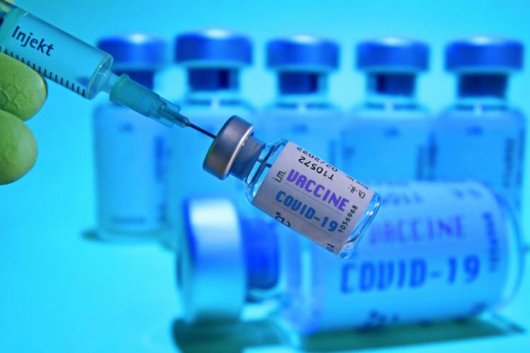 Haos și probleme în organizarea centrelor de vaccinare din județul Cluj. Medicii de familie refuză să facă imunizarea