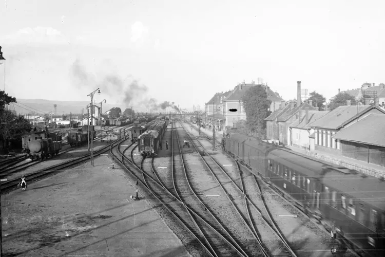 Gara Cluj din 1870 și până azi în imagini. A fost distrusă în 1944, în al Doilea Război Mondial - VIDEO   