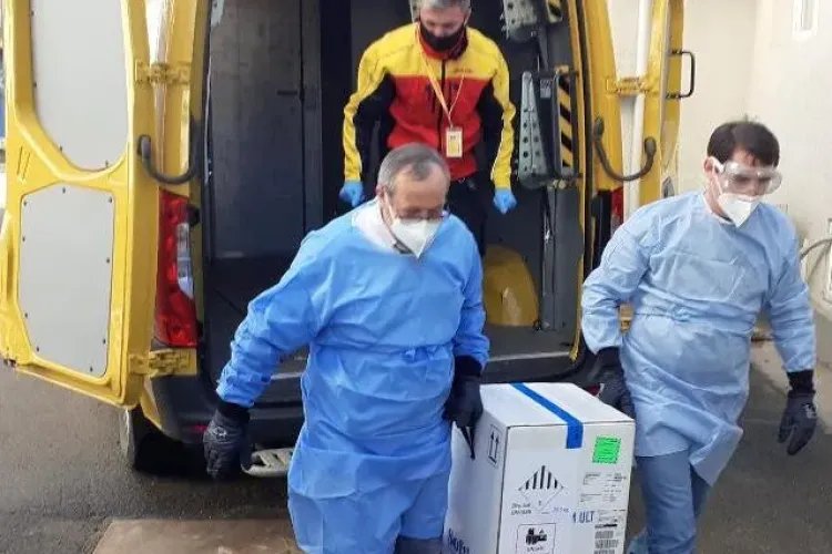 Asociația Municipiilor din România, condusă de Emil Boc, îl atacă pe ministrul Sănătății pe tema finanțării centrelor de vaccinare COVID-19