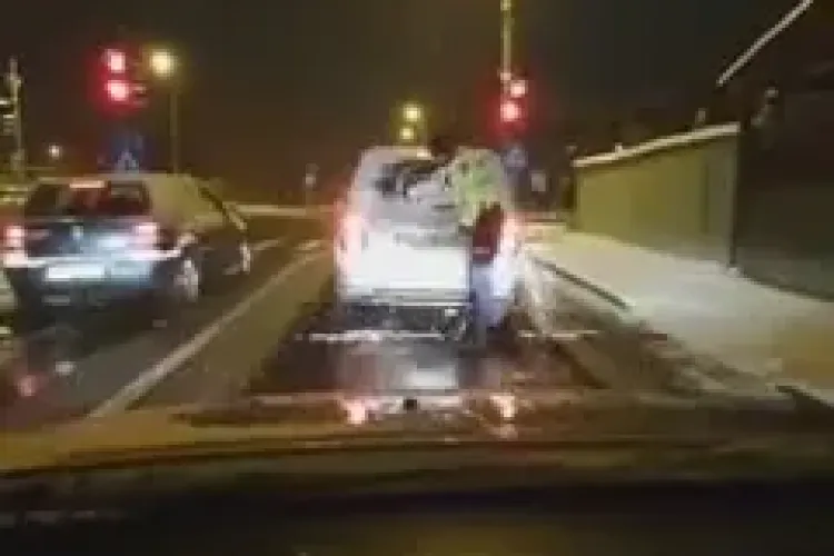 Gestul unui polițist român în trafic a devenit VIRAL pe internet - VIDEO