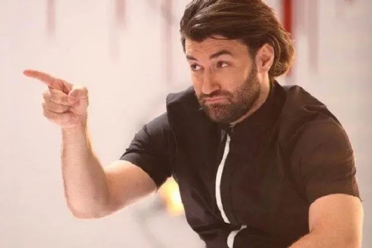 Cum arată Smiley cu mustață. Cum crede că va da lovitura în 2021