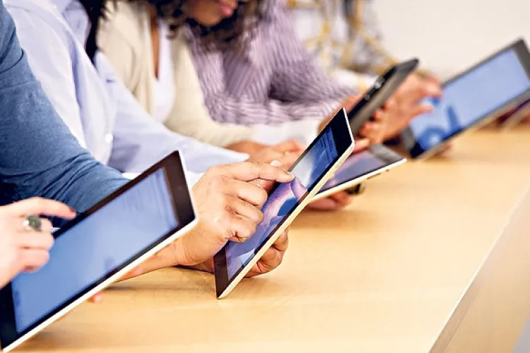 Alte aproape 1.900 de tablete au fost distribuite în școlile din Cluj