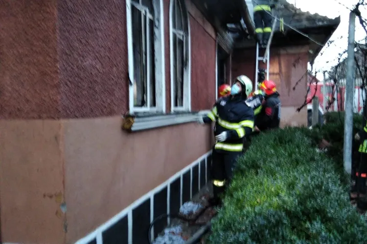 Explozie la o casa din Câmpia Turzii. O femeie a murit - VIDEO