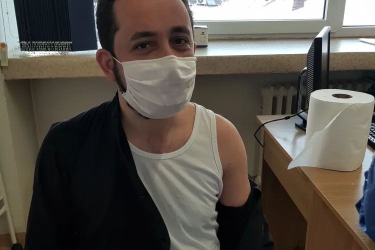 Mesajul unui preot din Cluj care s-a vaccinat: Ne lepădăm de Hristos prin mândrie și răutate, nu prin vaccinare!