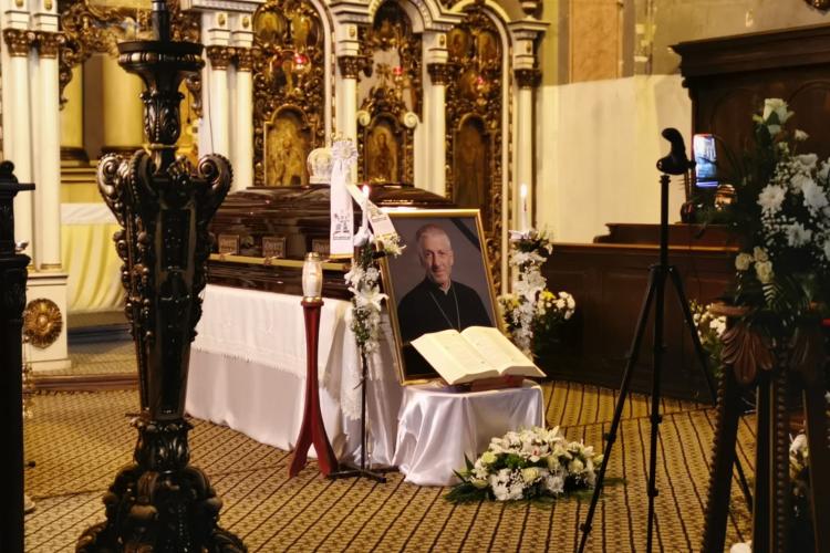 Clujenii își iau rămas bun de la Episcopul Florentin Crihălmeanu. Ce dorință a lăsat în Testament - FOTO