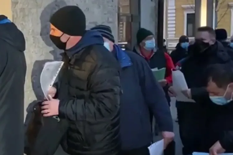 Clujenii s-au înghesuit pentru a prinde un loc de parcare și spun că nu funcționează aplicația online. Care este adevărul