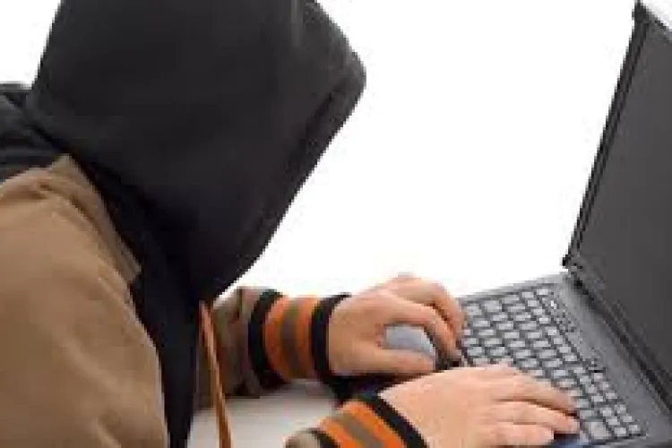 O femeie credulă din Dej a plătit o avere unui țepar din mediul online