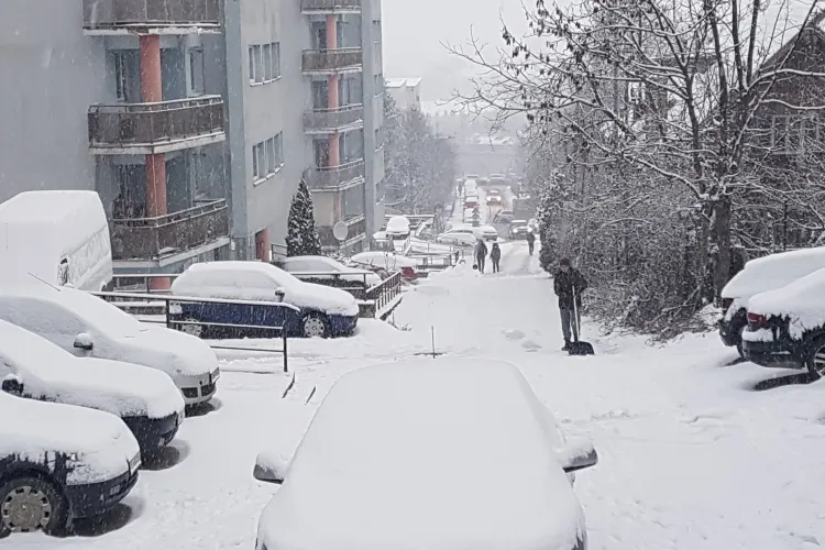 Avertizare METEO pentru 22 de județe. Iarna își intră în drepturi