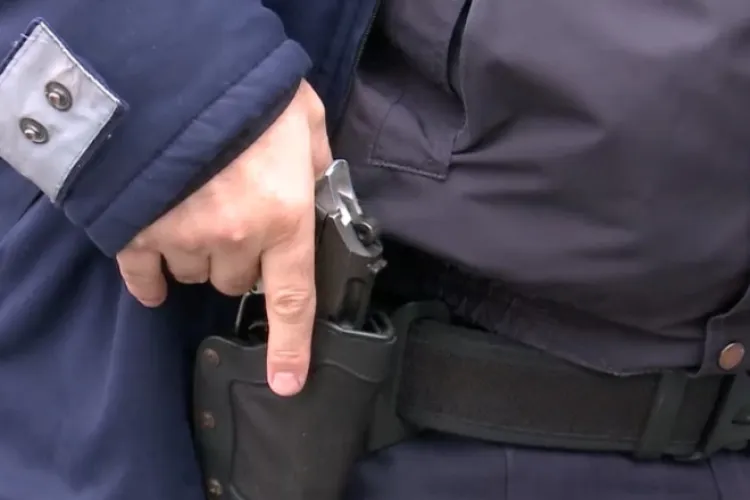 Un polițist s-a împușcat în cap în Baraolt, județul Covasna / A murit la spital