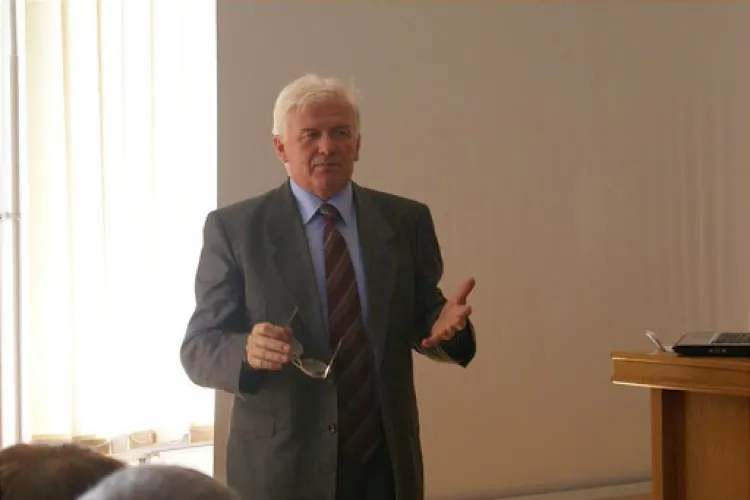 Profesorul Simion Simon s-a programat pentru vaccinarea anti COVID la Câmpia Turzii: Se repară parțial nedreptatea