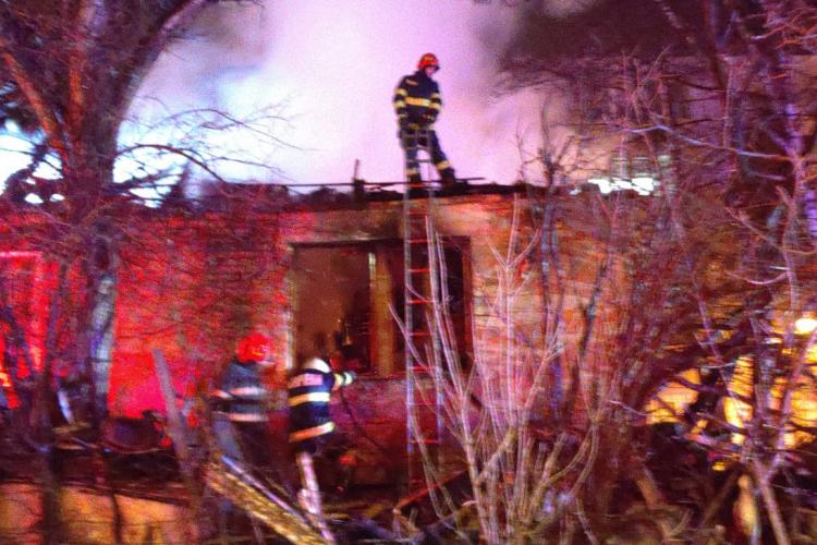Incendiu Constantin Brâncuși Cluj, în Gheorgheni. A ars o casă - Galerie FOTO