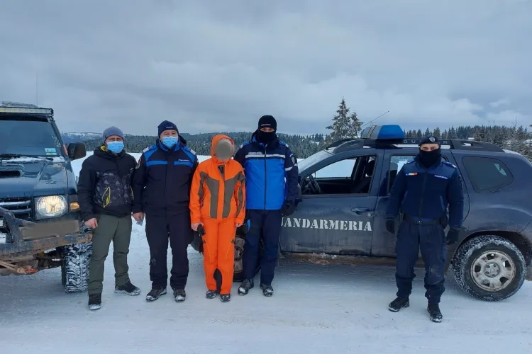 Cluj: Jandarmii au salvat o turistă dintr-un șanț, la Mărișel - FOTO   
