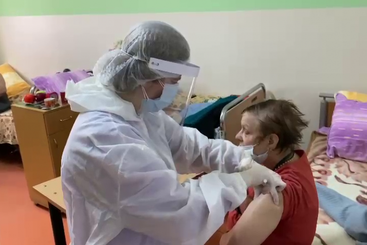 Cluj: O angajata de la Caminul pentru persoane varstnice din Gherla a fost internată de urgență după vaccinul anti COVID