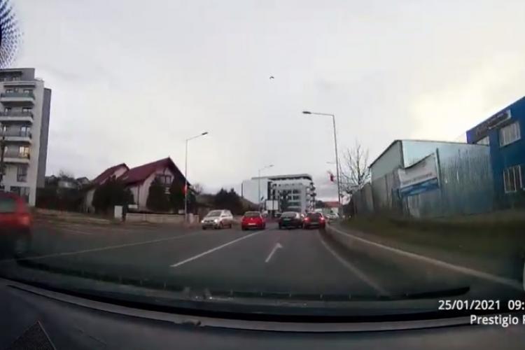 Tamponare în Baciu, urmată de plecare de la locul incidentului! Drumul bun îi face neatenți pe șoferi - VIDEO