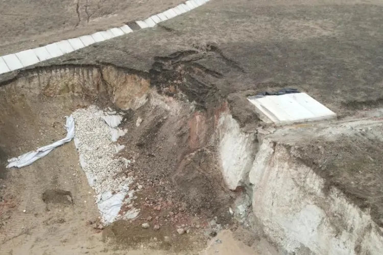 Alunecări de teren pe Autostrada A10 Sebeș - Turda - VIDEO