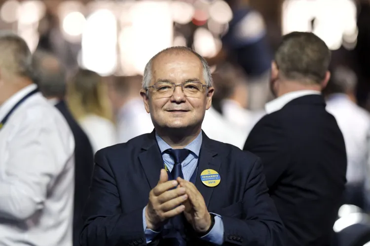 Boc revine cu gluma că cel mult candidează ca președinte la scara de bloc   