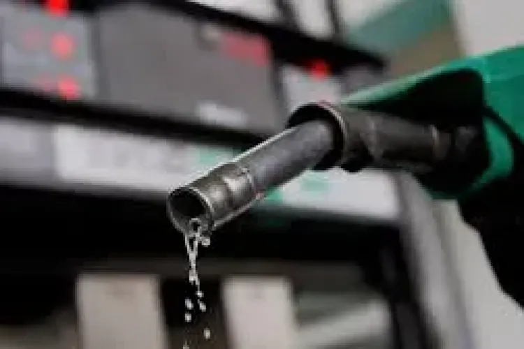 Carburanții s-au scumpit din nou! Cât costă un plin de benzină sau motorină