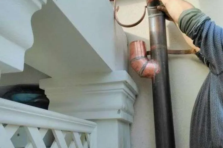 Un clujean a furat de la un bătrân o avere, în timp ce se prefăcea că face reparații   