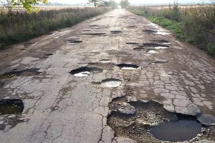 Boc vrea să se comaseze comunele fără bani, unde primarii nu pot face nimic