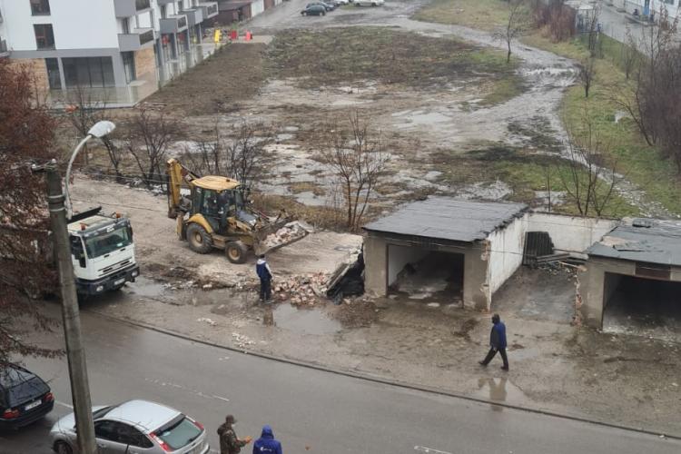 Cluj: A început demolarea garajelor Între Lacuri - VIDEO