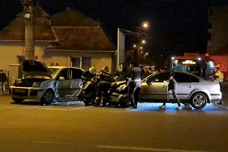 Accident în Turda. L-a lovit în lateral și a îndoit mașina - FOTO