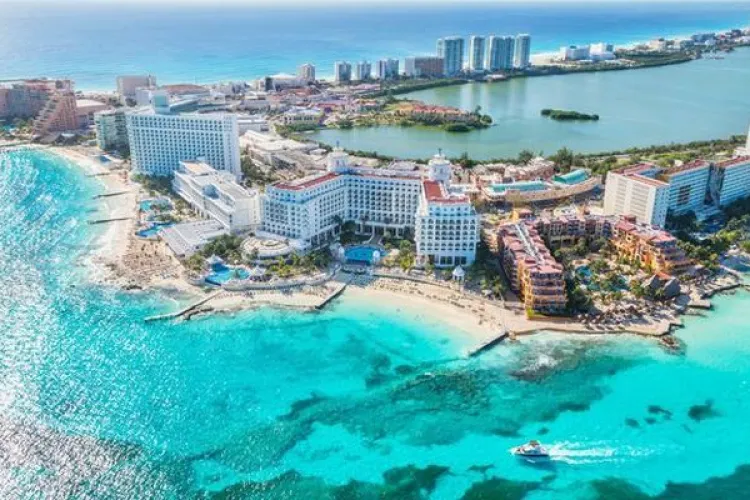 Clujeni sechestrați pe Aeroportul din Cancun. Sunt 80 de români ce vor fi trimiși acasă - EXCLUSIV