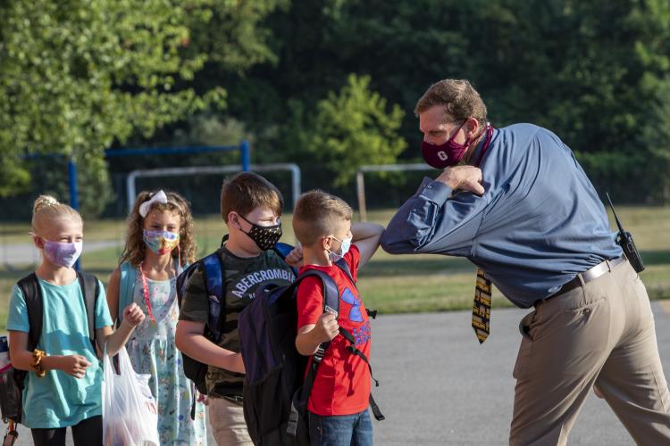 Elevii vor fi obligați să poarte masca de protecție la orele de educație fizică