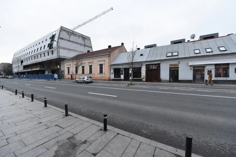 Boc, cu cărțile pe masă despre autorizația de construcție a hotelului de pe Avram Iancu: Riscam un dosar penal și plata de despăgubiri