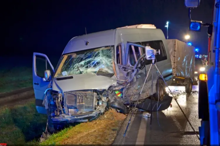 Accident DN1, Avrig, Sibiu: 7 persoane rănite, după coliziunea unui microbuz cu un autoturism