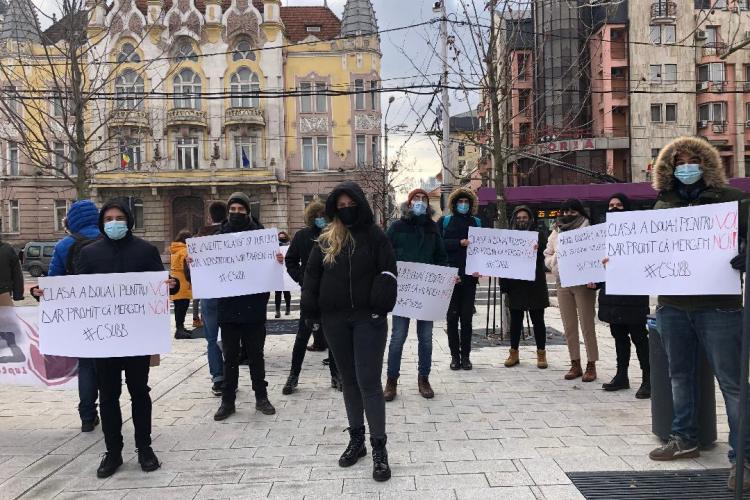 Studenții și-au manifestat nemulțumirea față de limitarea dreptului la transportul gratuit