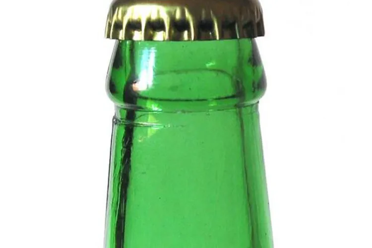 Cum să desfaci capacul unei sticle fără desfăcător? 10 metode eficiente și banale