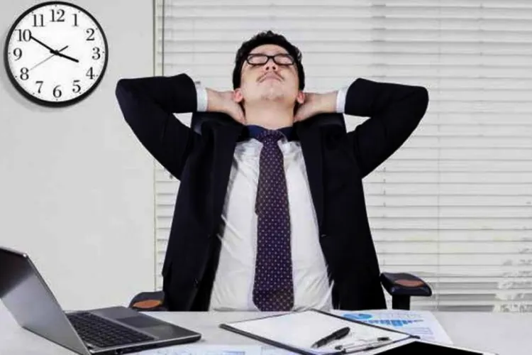 Guvernul taie sporuri și subvenții. Nu se mai dau vouchere de vacanță   