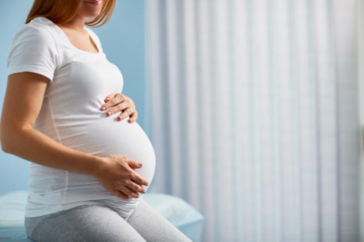 Femeile însărcinate vor fi imunizate în fața COVID-19