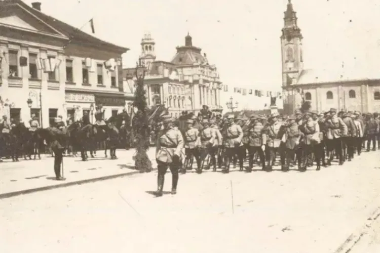 După preluarea Clujului în 1918, noua stăpânire românească s-a trezit că nu are unde locui. Au fost emise rapid bonuri de rechiziție a caselor