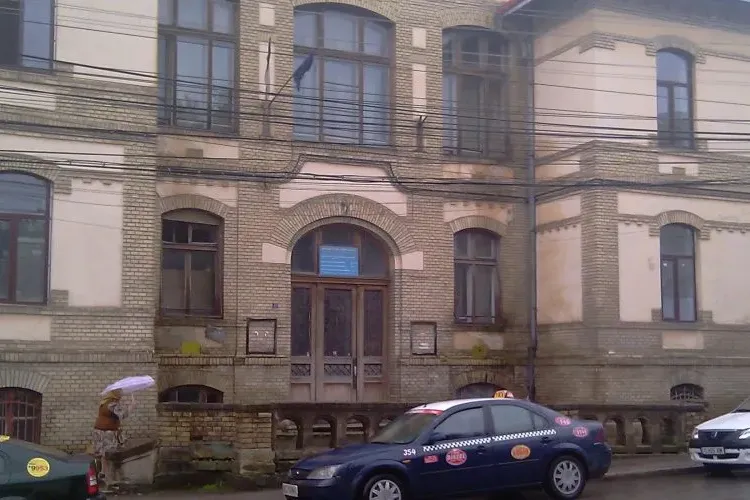 Cluj: Fiul unui medic, internat la psihiatrie după ce a ucis o pisică și a filmat totul, deși o adoptase    