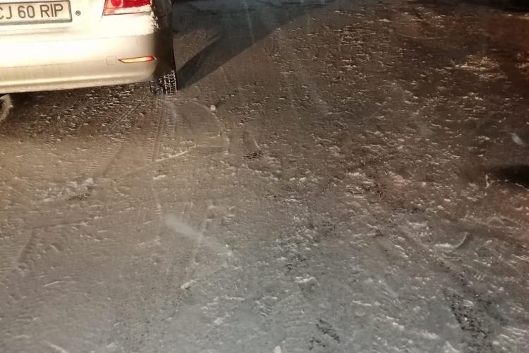 Șoferii se plâng că ninge și nu se curăță: ”Intrarea, iesirea LIDL - Frunzisului = sanie”