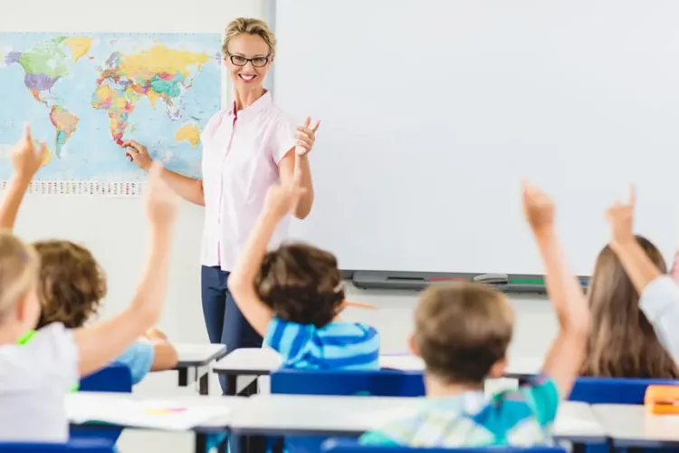 S-a dat startul vaccinării profesorilor. 62 de centre mobile de vaccinare în toată țara