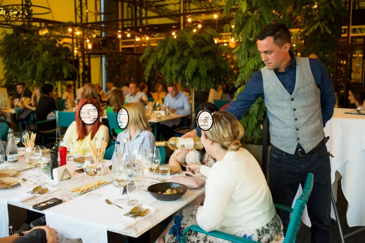 Restaurantul ROD, de pe Calea Turzii, amendat pentru că a transformat terasa în spațiu închis