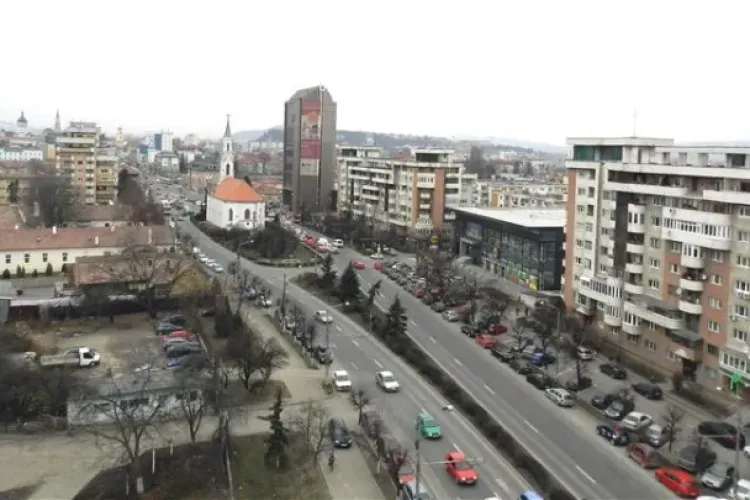 Asfaltare pe Bulevardul 21 Decembrie 1989, din Cluj-Napoca. Lucrările pe 21 Decembrie 1989 încep în această primăvară