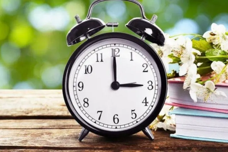 România rămâne la ora de vară din 2021? Ziua în care ceasurile se vor da înainte cu o oră