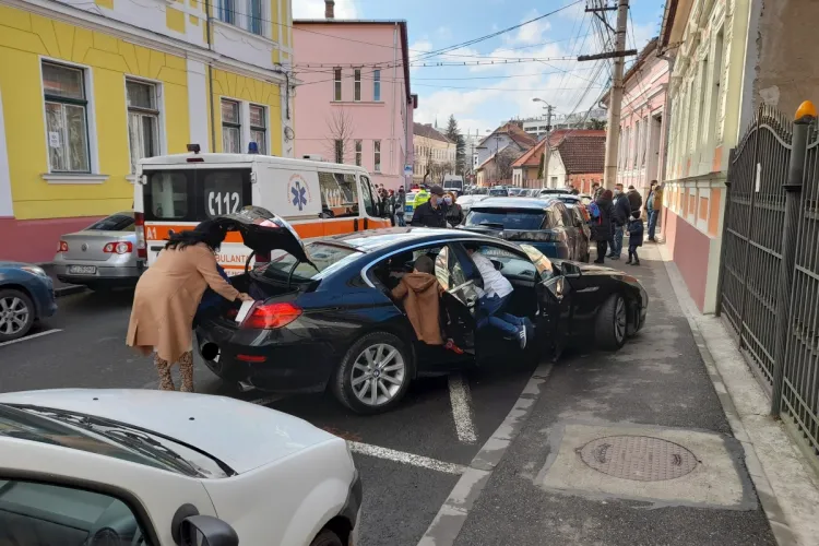 Cum se parchează la liceele din Cluj-Napoca. E haos peste tot   