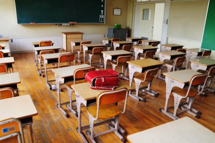 Curtea de Apel București a anulat toate hotărârile prin care școlile au fost închise în toată țara