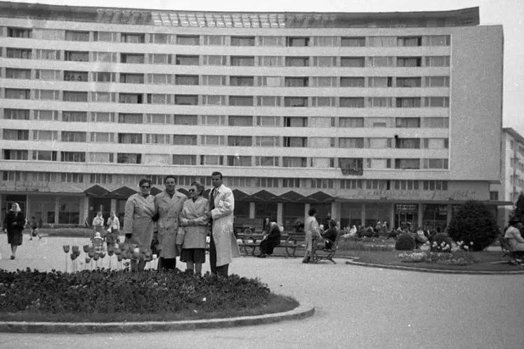 FOTO. Cum arăta Piața Mihai Viteazul înainte de amplasarea statuii?