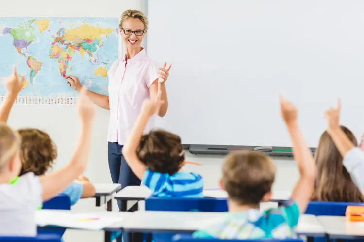 Elevii simt că au nevoie de recuperare chiar dacă nu se află în pragul corigenței : „Simt nevoia de ore în plus”