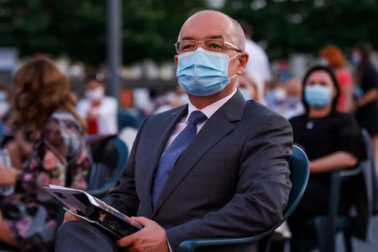 Emil Boc e furios că a pierdut 5 milioane de lei din cauza Guvernului. Supărarea a trecut de la PSD la PNL