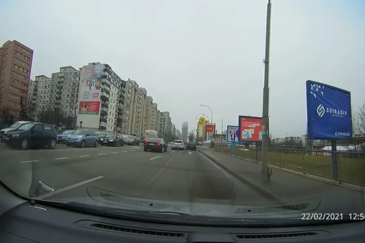 Cluj: Unii șoferi nu știu citi marcajele rutiere. Caz școală de pe Calea Florești. La un pas de accident - VIDEO