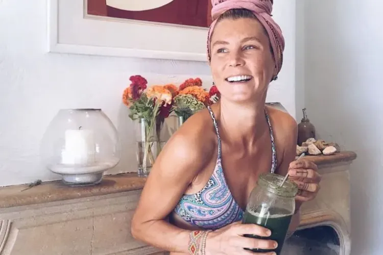 Experiment inedit. Cum a ajuns să arate o femeie, după ce nu a mai băut apă timp de un an